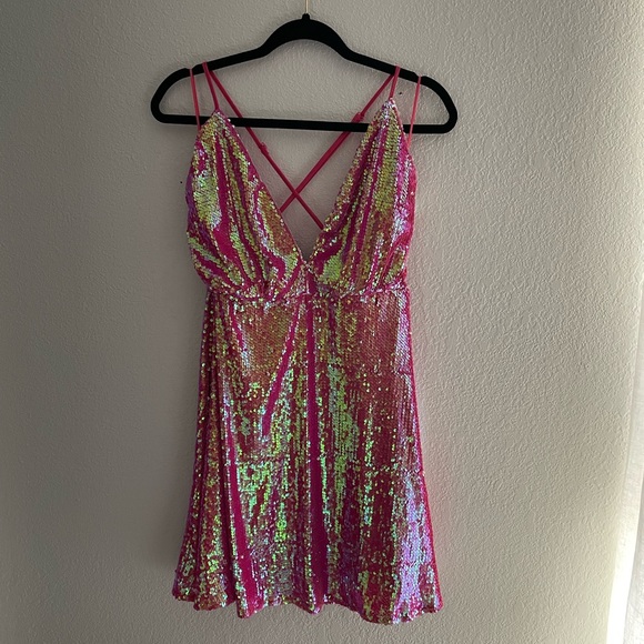 Dresses & Skirts - NWT Pink Iridescent Sequin Dress 💕🪩
